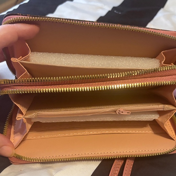 Brand New! Pink and Brown Women's Wallet🩷3/20$ - Picture 2 of 5